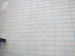 【写真】補修された外壁タイル